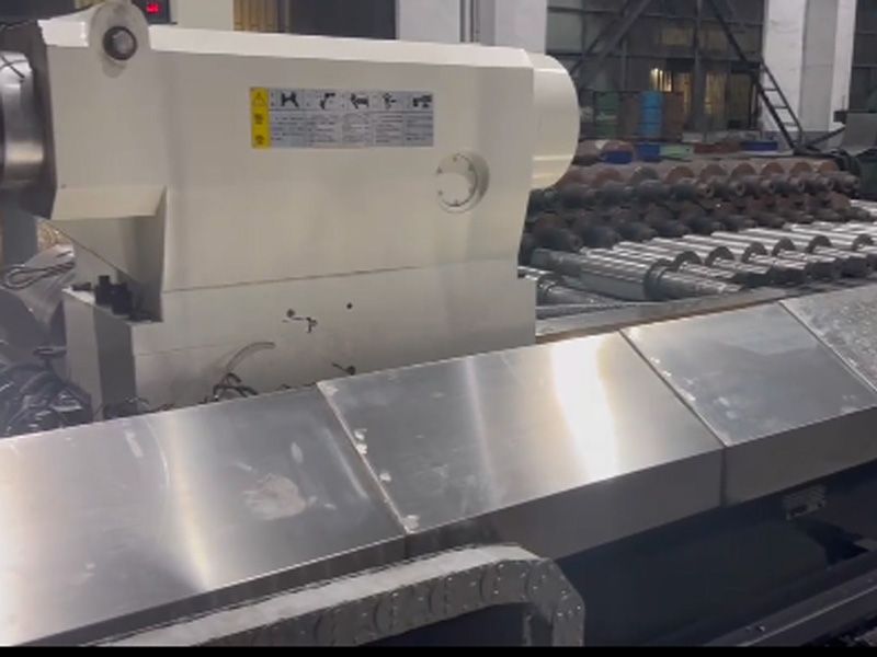 84125數控軋輥車床切削視頻