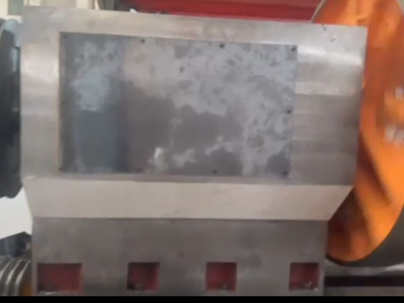 84125數控軋輥車床切削視頻